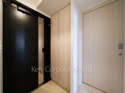 Entrance ※Photo of the same layout on 13 floor. Decoration and fixture may differ.