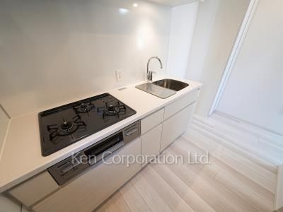 Kitchen ※Photo of the same layout on 13 floor. Decoration and fixture may differ.