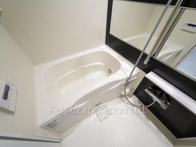Bath ※Photo of the same layout on 13 floor. Decoration and fixture may differ.