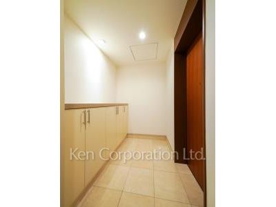 Entrance ※Photo of the same layout on 32 floor. Decoration and fixture may differ.