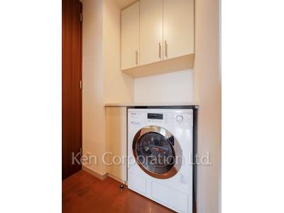 Washing Machine Space ※Photo of the same layout on 32 floor. Decoration and fixture may differ.