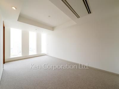 Bedroom ※Photo of the same layout on 32 floor. Decoration and fixture may differ.