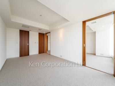 Bedroom ※Photo of the same layout on 32 floor. Decoration and fixture may differ.