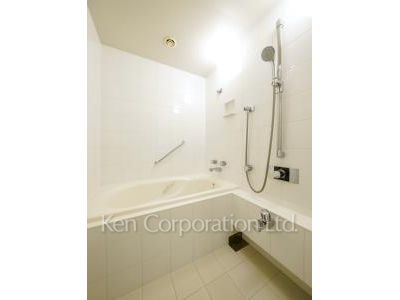 Bath ※Photo of the same layout on 32 floor. Decoration and fixture may differ.