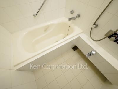 Bath ※Photo of the same layout on 32 floor. Decoration and fixture may differ.