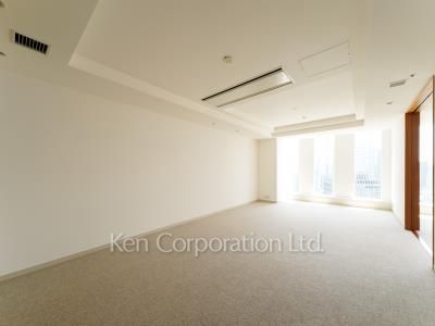 Living-Dining ※Photo of the same layout on 32 floor. Decoration and fixture may differ.