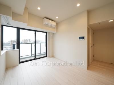 Living-Dining ※Photo of the same layout on 9 floor. Decoration and fixture may differ.