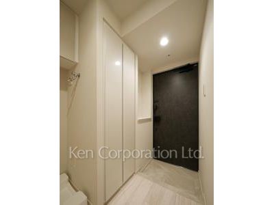 Entrance ※Photo of the same layout on 9 floor. Decoration and fixture may differ.