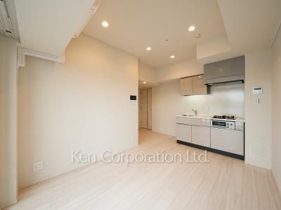Living-Dining ※Photo of the same layout on 9 floor. Decoration and fixture may differ.