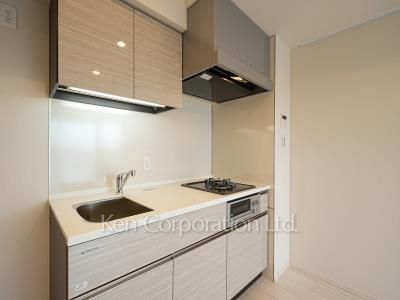 Kitchen ※Photo of the same layout on 9 floor. Decoration and fixture may differ.