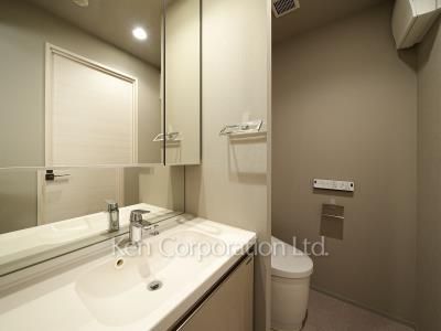 Powder Room ※Photo of the same layout on 9 floor. Decoration and fixture may differ.
