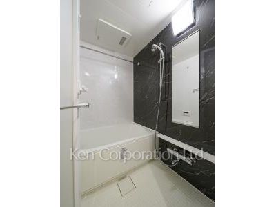 Bath ※Photo of the same layout on 9 floor. Decoration and fixture may differ.
