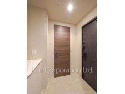 Entrance ※Photo of the same layout on 17 floor. Decoration and fixture may differ.