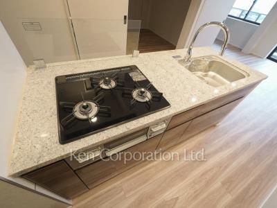 Kitchen ※Photo of the same layout on 17 floor. Decoration and fixture may differ.