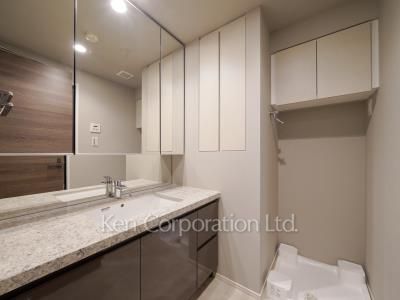 Powder Room ※Photo of the same layout on 17 floor. Decoration and fixture may differ.