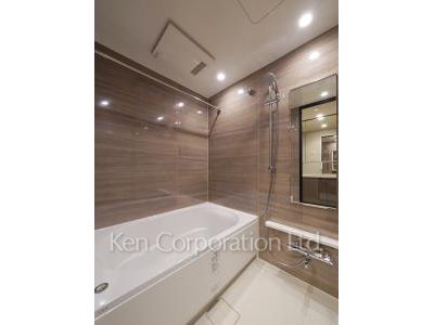 Bath ※Photo of the same layout on 17 floor. Decoration and fixture may differ.