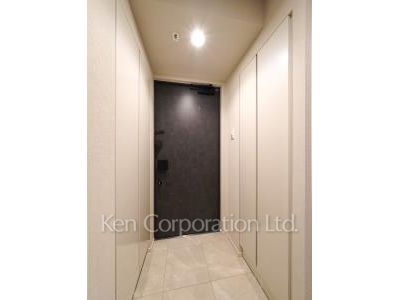 Entrance ※Photo of the same layout on 17 floor. Decoration and fixture may differ.