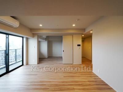 Living-Dining ※Photo of the same layout on 17 floor. Decoration and fixture may differ.
