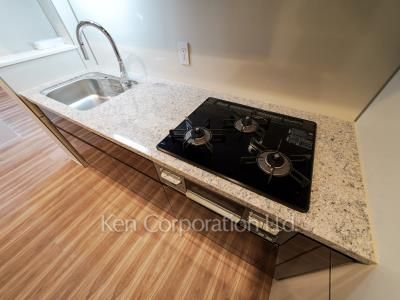 Kitchen ※Photo of the same layout on 17 floor. Decoration and fixture may differ.