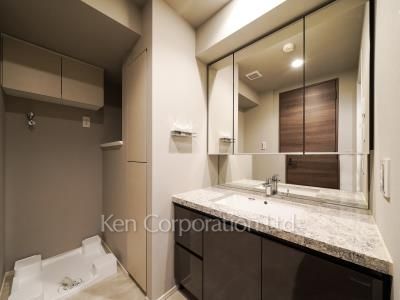 Powder Room ※Photo of the same layout on 17 floor. Decoration and fixture may differ.