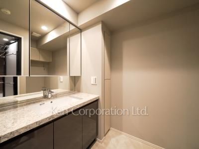 Powder Room ※Photo of the same layout on 17 floor. Decoration and fixture may differ.