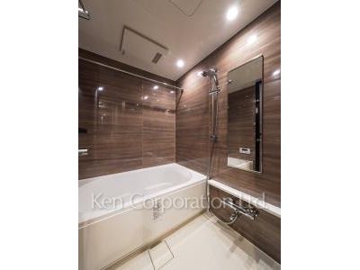 Bath ※Photo of the same layout on 17 floor. Decoration and fixture may differ.
