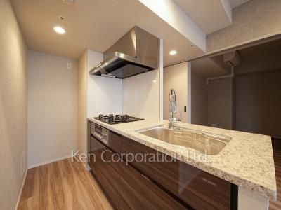 Kitchen ※Photo of the same layout on 17 floor. Decoration and fixture may differ.