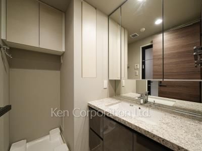 Powder Room ※Photo of the same layout on 17 floor. Decoration and fixture may differ.