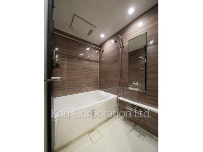 Bath ※Photo of the same layout on 17 floor. Decoration and fixture may differ.