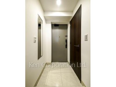 Entrance ※Photo of the same layout on 5 floor. Decoration and fixture may differ.