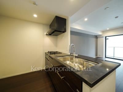 Kitchen ※Photo of the same layout on 5 floor. Decoration and fixture may differ.
