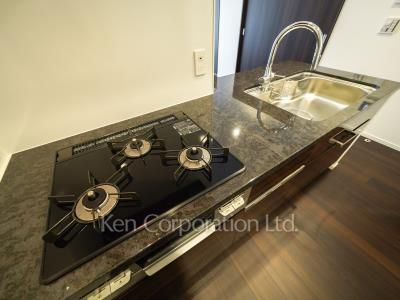 Kitchen ※Photo of the same layout on 5 floor. Decoration and fixture may differ.