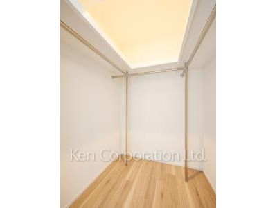 Walk-In Closet ※Photo of the same layout on 6 floor. Decoration and fixture may differ.