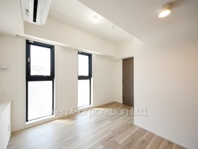 Service room (Extra room space) ※Photo of the same layout on 6 floor. Decoration and fixture may differ.