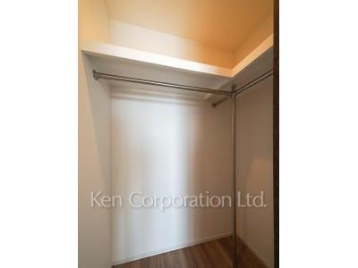 Walk-In Closet ※Photo of the same layout on 15 floor. Decoration and fixture may differ.