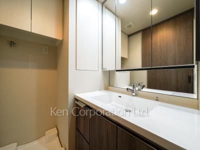 Powder Room ※Photo of the same layout on 15 floor. Decoration and fixture may differ.