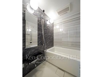 Bath ※Photo of the same layout on 15 floor. Decoration and fixture may differ.