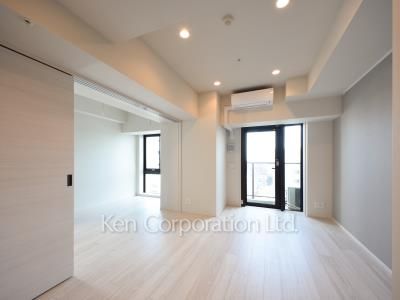 Living-Dining ※Photo of the same layout on 13 floor. Decoration and fixture may differ.