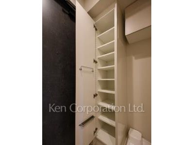 Shoes Closet ※Photo of the same layout on 13 floor. Decoration and fixture may differ.