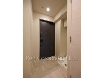 Entrance ※Photo of the same layout on 13 floor. Decoration and fixture may differ.