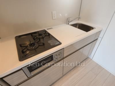 Kitchen ※Photo of the same layout on 13 floor. Decoration and fixture may differ.