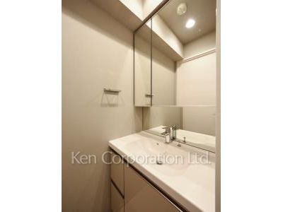 Powder Room ※Photo of the same layout on 13 floor. Decoration and fixture may differ.