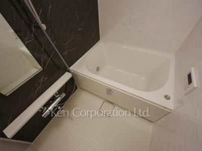 Bath ※Photo of the same layout on 13 floor. Decoration and fixture may differ.