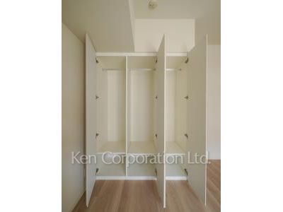 Closet ※Photo of the same layout on 2 floor. Decoration and fixture may differ.