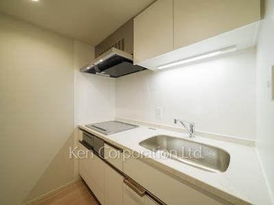 Kitchen ※Photo of the same layout on 2 floor. Decoration and fixture may differ.