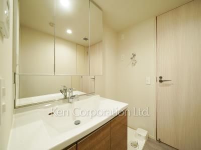 Powder Room ※Photo of the same layout on 2 floor. Decoration and fixture may differ.