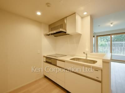 Kitchen ※Photo of the same layout on 1 floor. Decoration and fixture may differ.