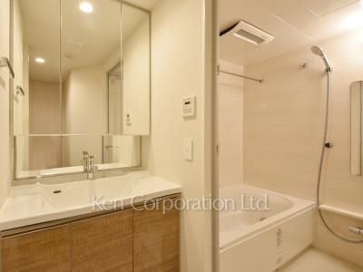 Powder Room ※Photo of the same layout on 1 floor. Decoration and fixture may differ.