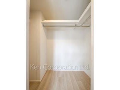 Walk-In Closet ※Photo of the same layout on 3 floor. Decoration and fixture may differ.
