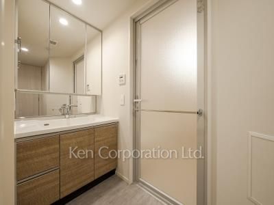 Powder Room ※Photo of the same layout on 3 floor. Decoration and fixture may differ.